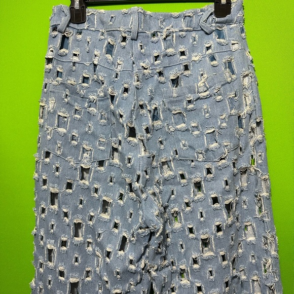 Unique Cutout Jeans - Picture 8 of 8